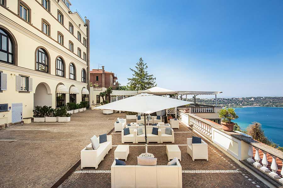 Terrassen vid Castel Gandolfo
